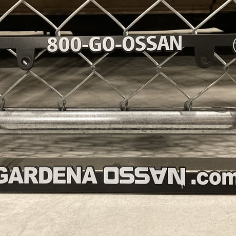 LICENSE PLATE FRAME / white letter