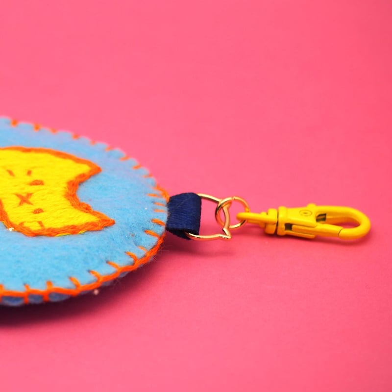 イニシャルにゃんこ刺繍【フェルトミニチャーム】 | mieux mignon イニシャルにゃんこ刺繍【フェルトミニチャーム】 | mieux mignon