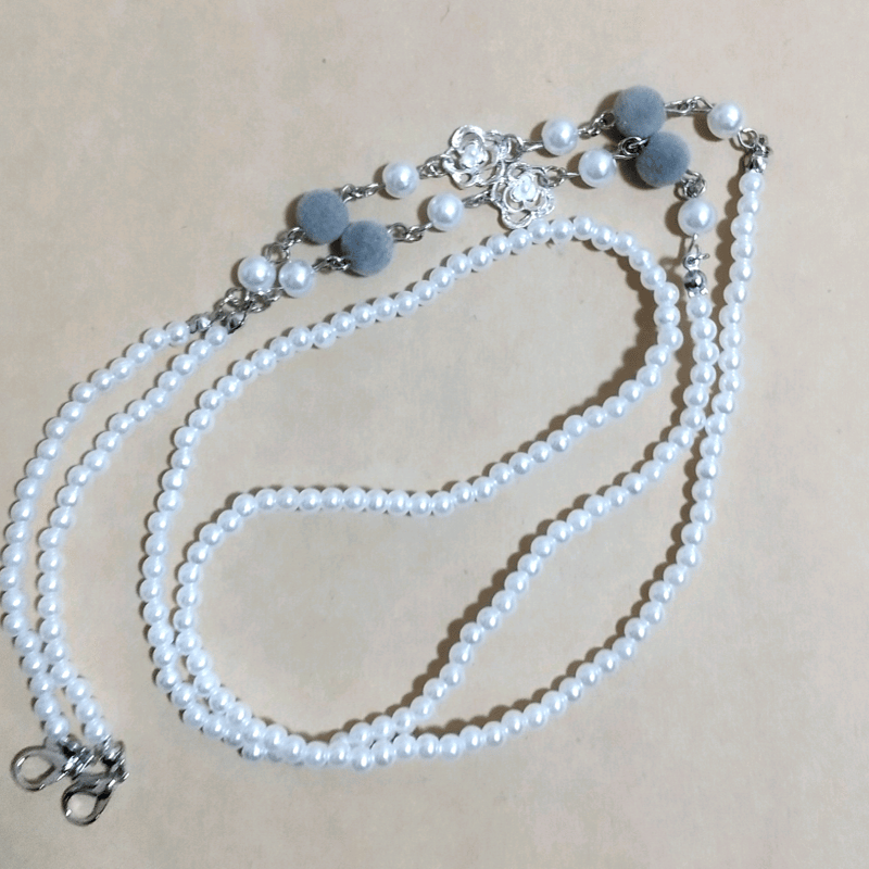 パールビーズとカメリアチャームのネックストラップ | 占いと