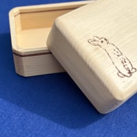 アップデートする工芸｜3年間褒められ続けた、手書きうさぎの「褒められ」わっぱ【アイボリー×マホガニー】