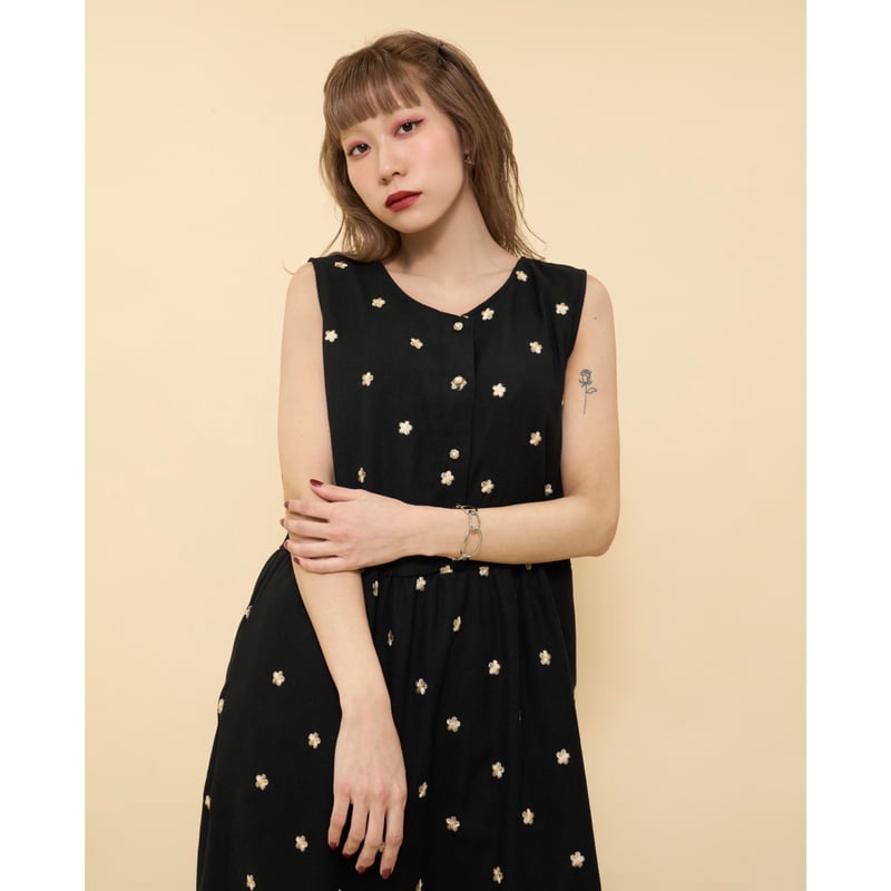 flower pattern embroidery long dress BLACK | IPSUM