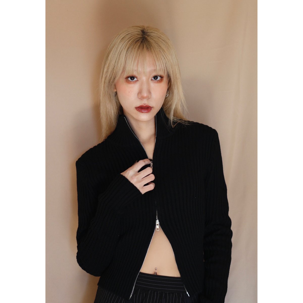 front zip slim fit rib knit top BLACK | IPSUM