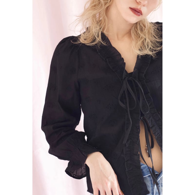 front ribbon frill sheer blouse BLACK | IPSUM