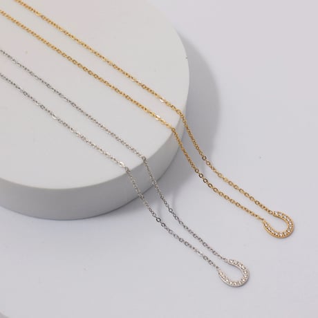 天然ダイヤモンド (プリンセス・バケットカット)馬蹄型K18WGネックレス