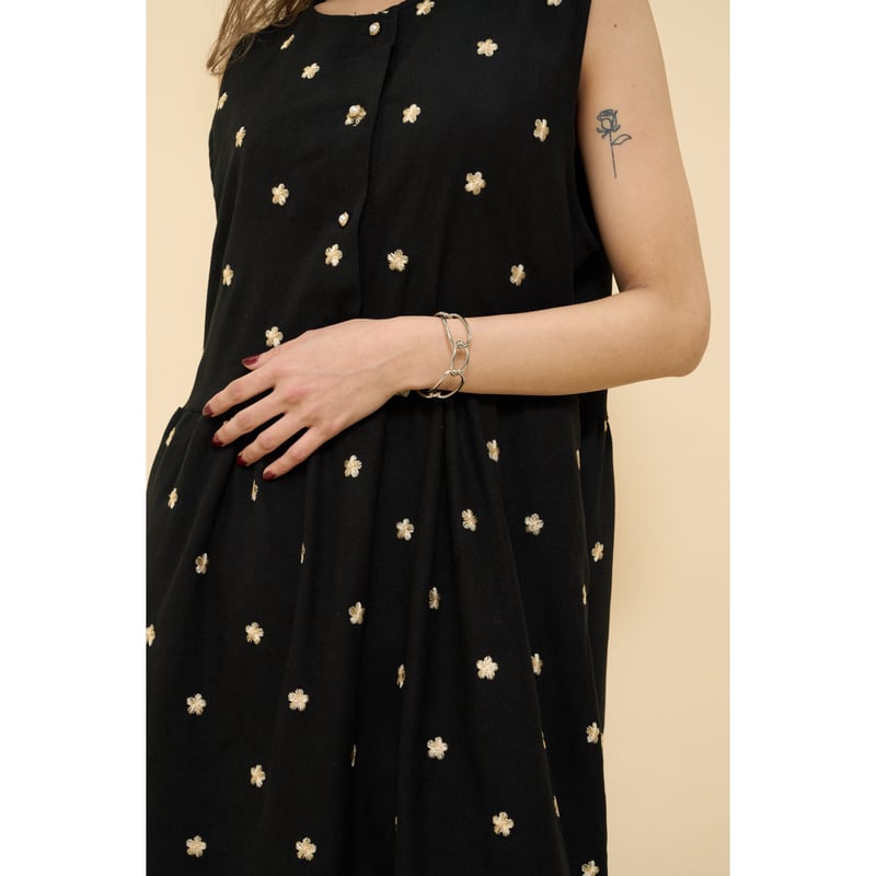 flower pattern embroidery long dress BLACK | IPSUM
