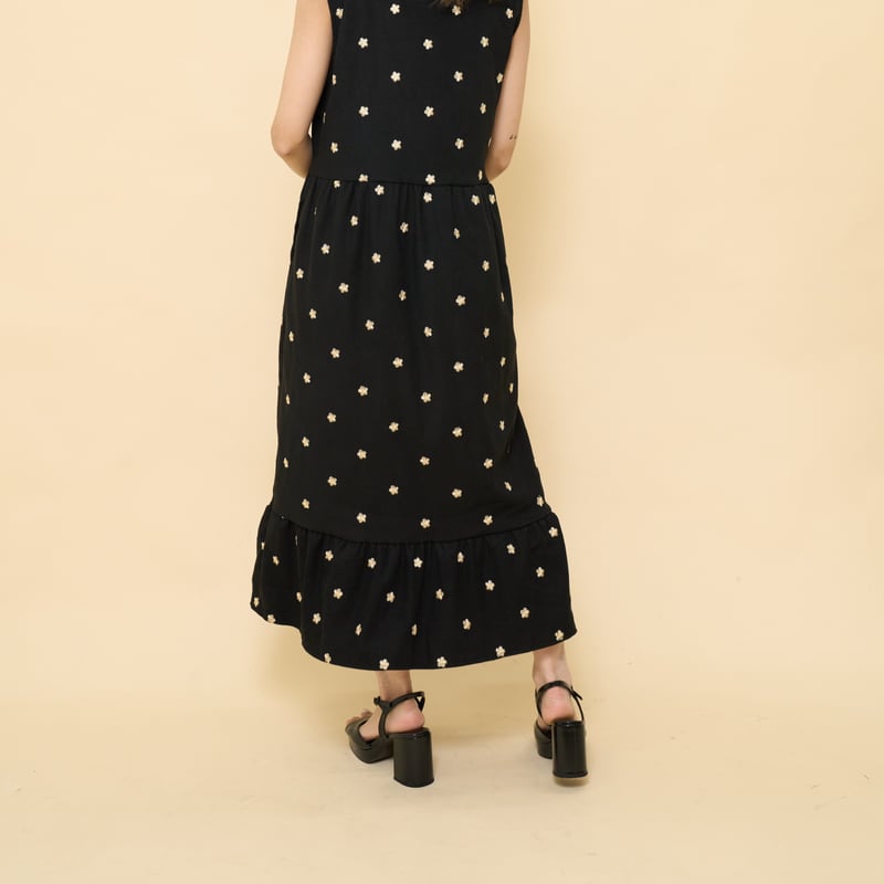 flower pattern embroidery long dress BLACK | IPSUM