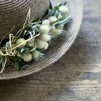 7/30インスタライブ完成品　シロツメクサ風ハットコサージュ