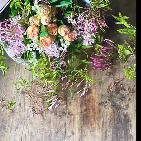 Instagram 4/25 のリール　Perfume bouquet
