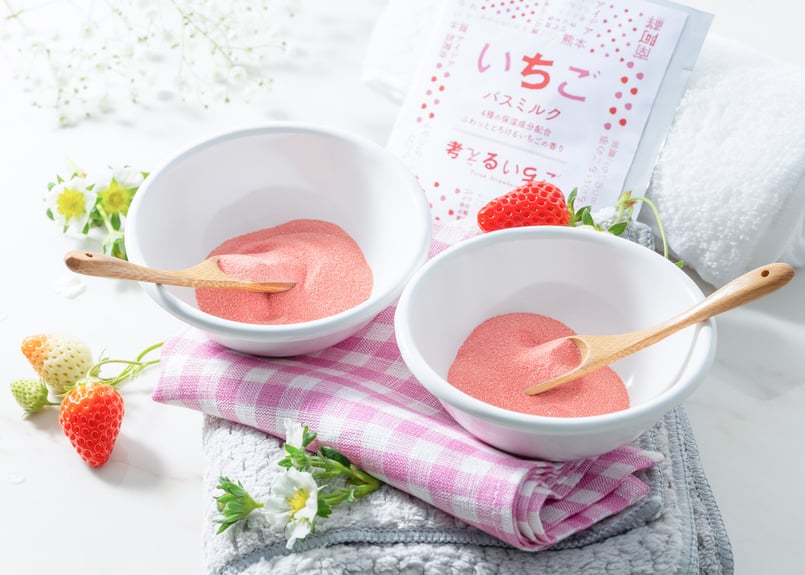 単品購入より¥500お得！4種類の保湿成分配合の入浴剤】考えるいちご