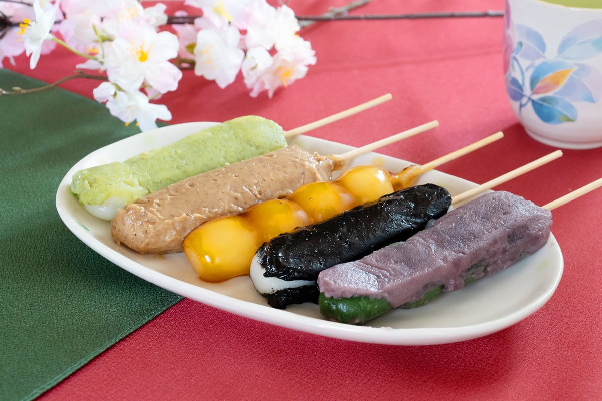 冷凍]つや姫・串だんご ＜ごま＞ | じんだん本舗 大江