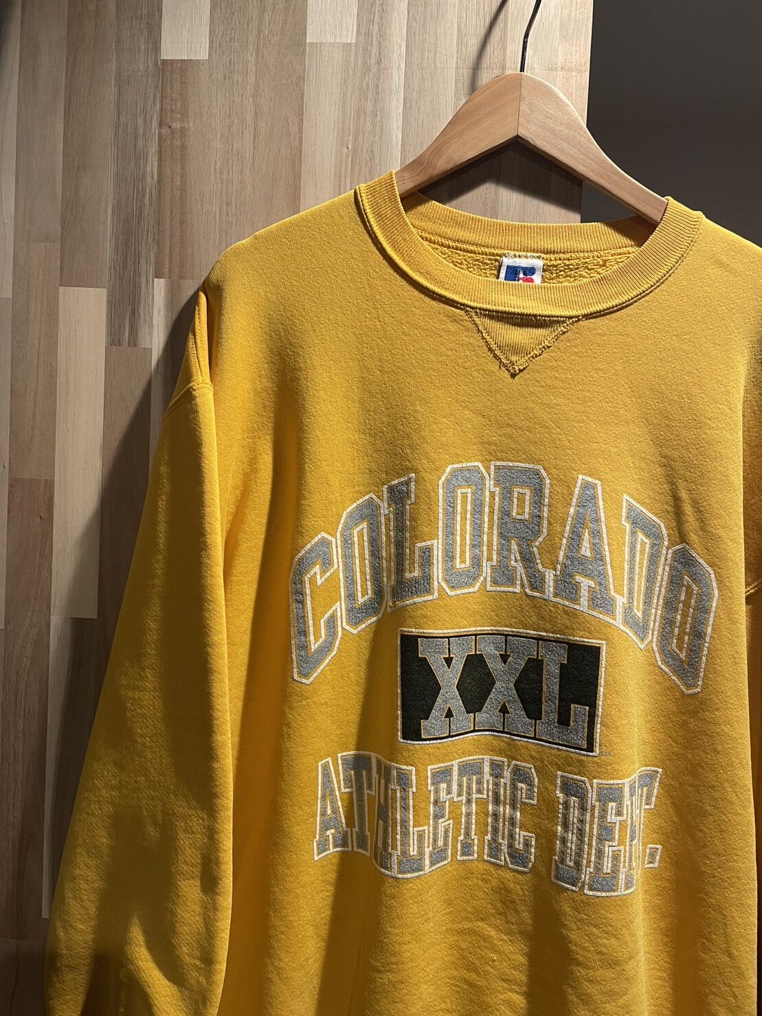 90s RUSSELL ATHLETIC ラッセル 前Vガゼット 3段プリント スウェットシャツ アメリカ製 イエロー C467 90s RUSSELL ATHLETIC ラッセル 前Vガゼット 3段プリント スウェットシャツ アメリカ製 イエロー C467