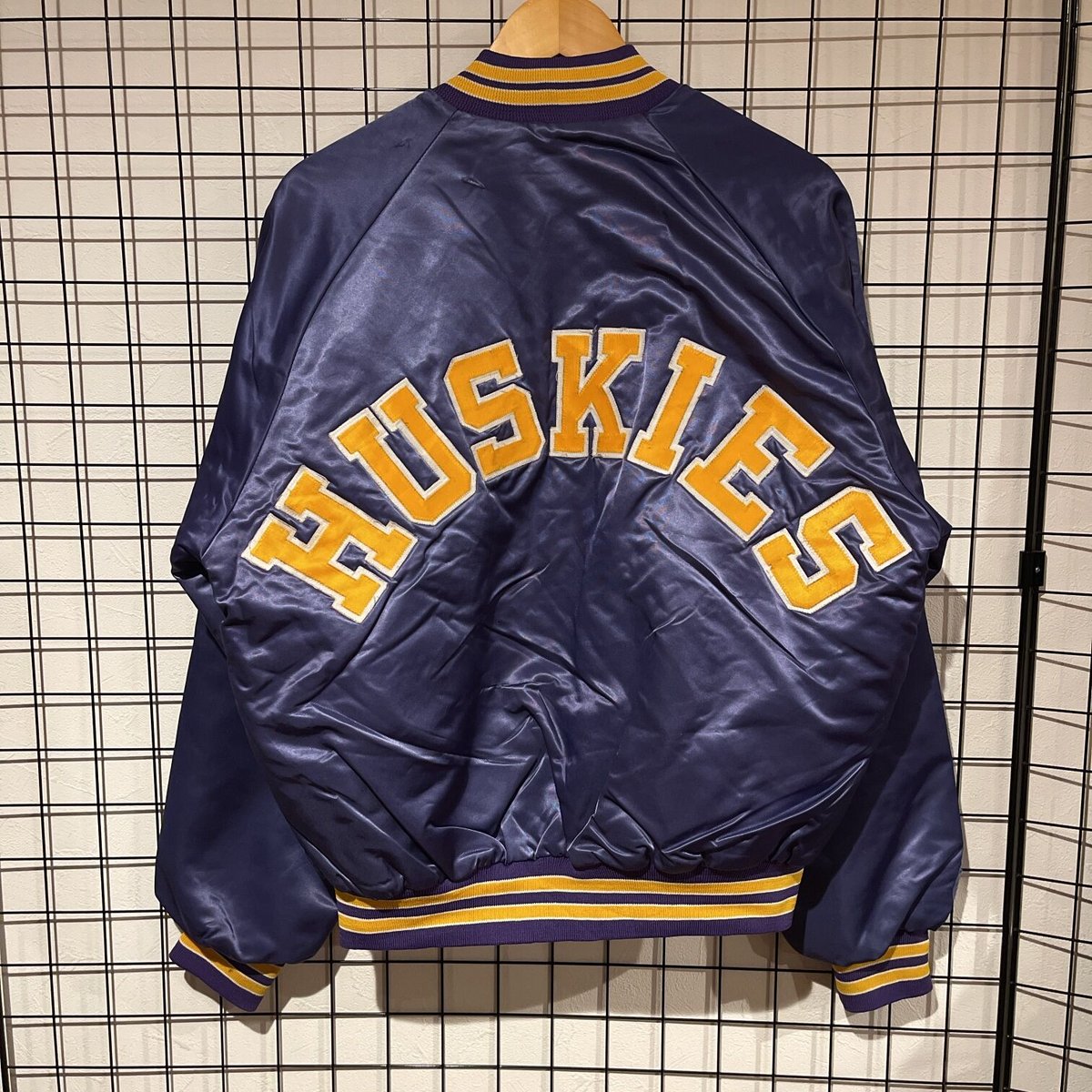Chalk Line USA製 ワシントン大学ハスキーズ ナイロンスタジャン