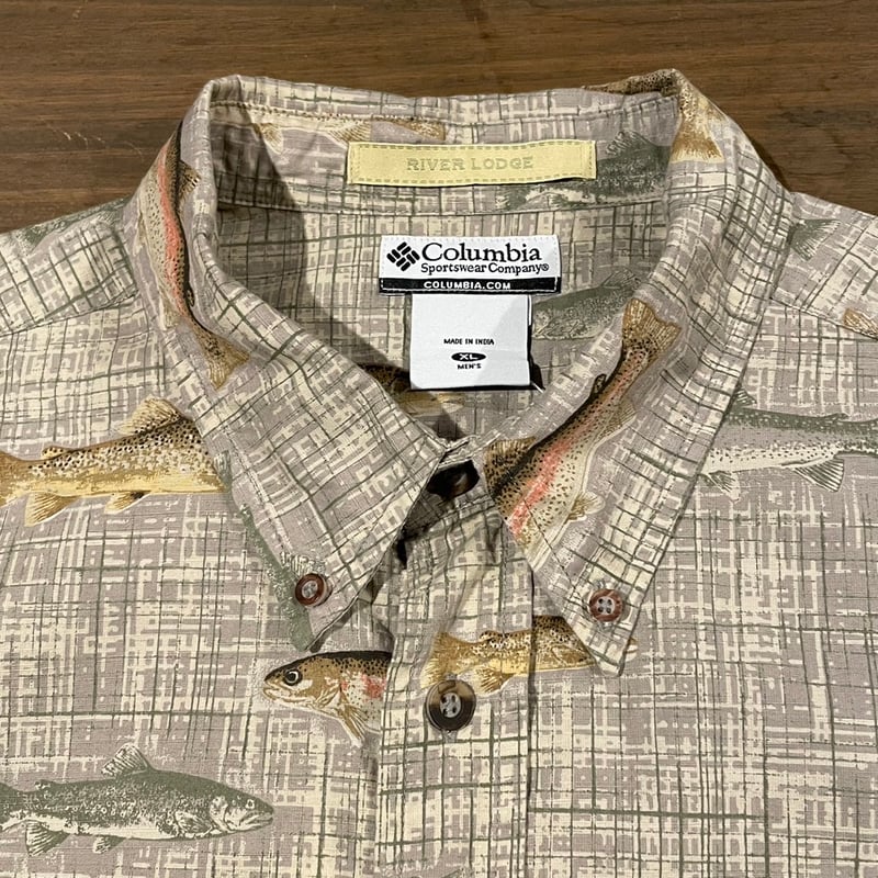 新品 Columbia コロンビア  LODGE 魚柄 半袖シャツ L Columbia 良品 RIVER LODGE コロンビア リバーロッジ フィッシュ