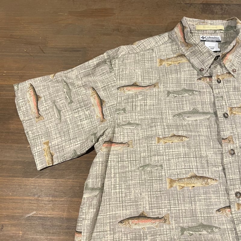 新品 Columbia コロンビア  LODGE 魚柄 半袖シャツ L Columbia 良品 RIVER LODGE コロンビア リバーロッジ フィッシュ