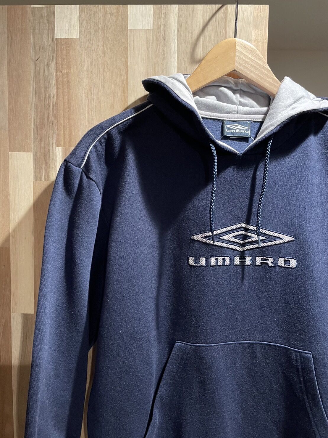 UMBRO 刺繍ロゴパーカー Mサイズ ネイビー | 古着屋Quest