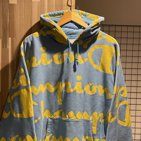 Champion sweater with champion all over it quest cheap