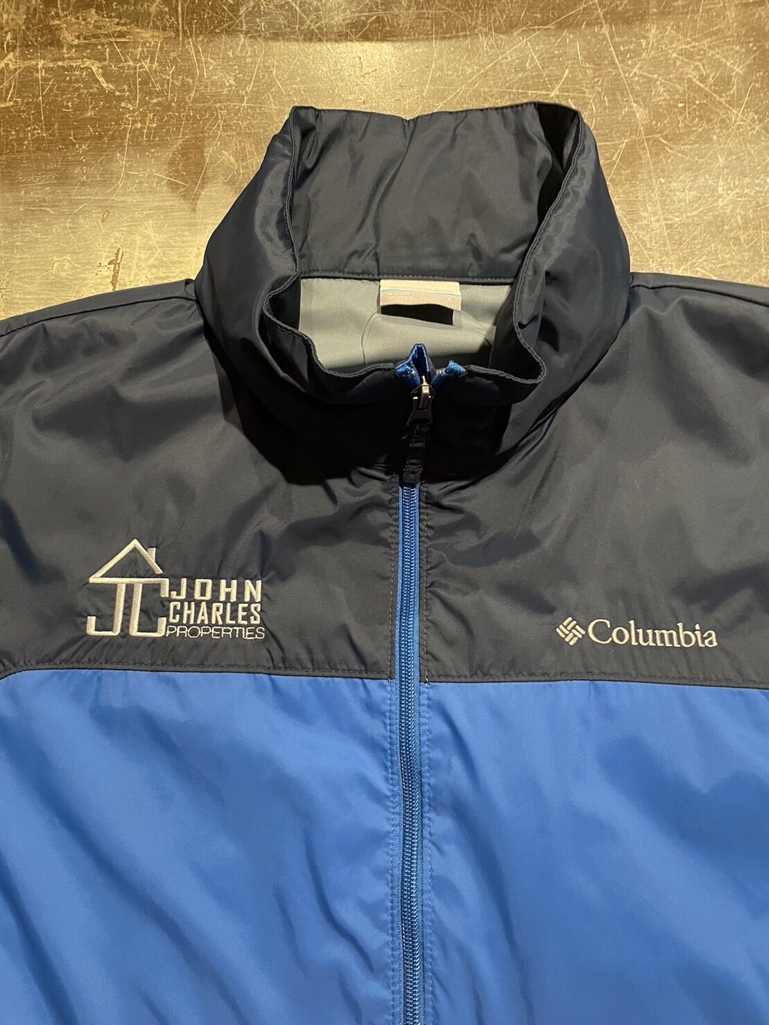 Columbia コロンビア 企業系 刺繍入り パッカブル フード付き ナイロン