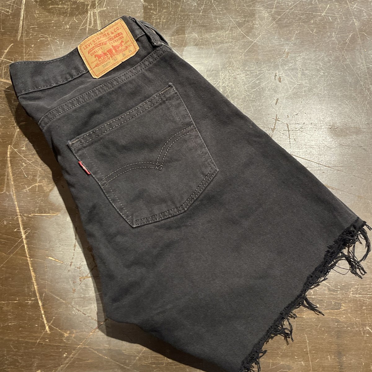 Levi's 550 リーバイス ブラック デニム カットオフ ショートパンツ