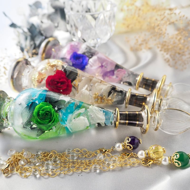 天然石お花 涼しくなり、温帯性スイレンは花が少なくなりましたが、熱帯性