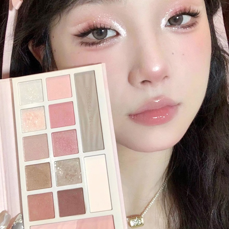 週末価格！！美品PERFECT DIARY アイシャドウパレット4個まとめ売り 週末価格！！美品PERFECT DIARY アイシャドウパレット4個まとめ