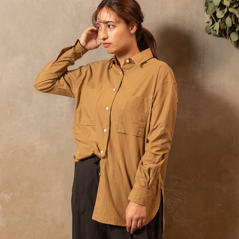 和晒 長袖両脇ディープスリットシャツ｜キャメル | くらす和晒（わざ