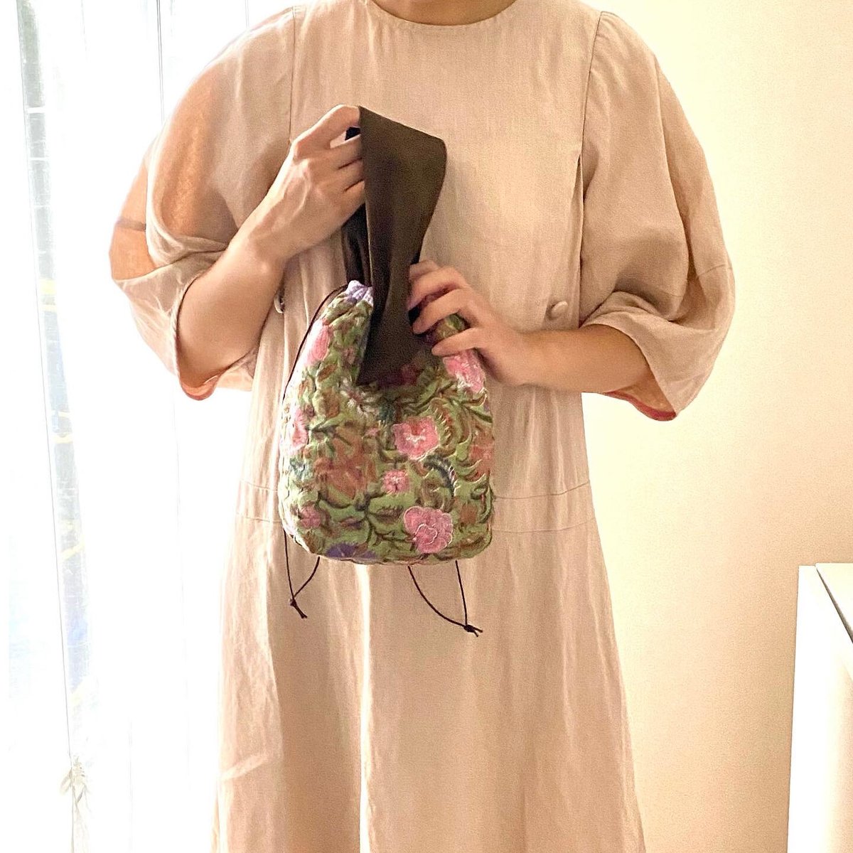 アダクワッタさんがヴィンテージ生地でひとつひとつハンドメイドで