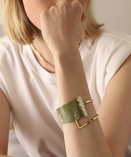 asymmetry nuance bangle　hm1565