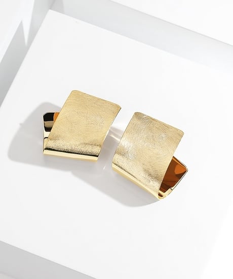 gold wide pierce　hm2136
