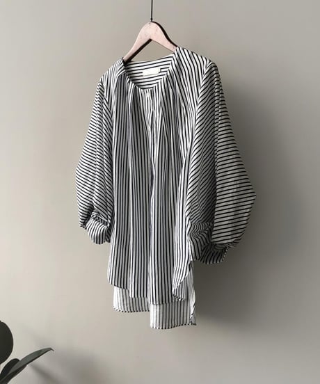 twist sleeve striped blouse　hm1682