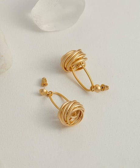 twisted hoop pierce / 2color　hm2156