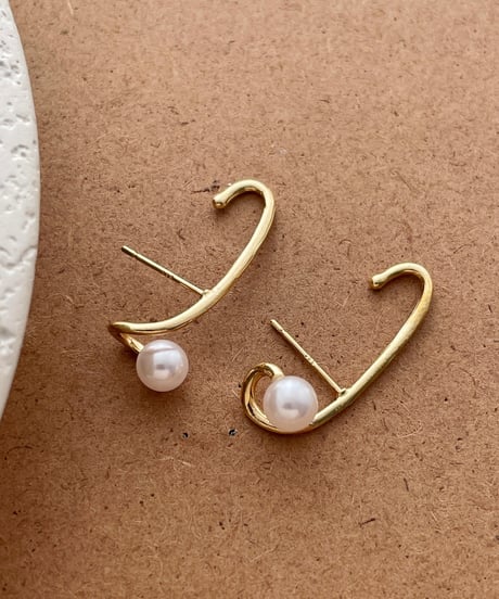 one ear pin pierce　hm1549