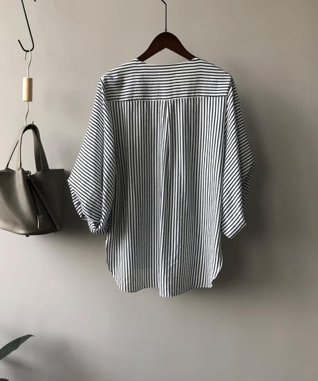 twist sleeve striped blouse　hm1682