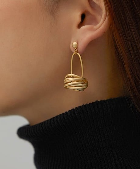 twisted hoop pierce / 2color　hm2156