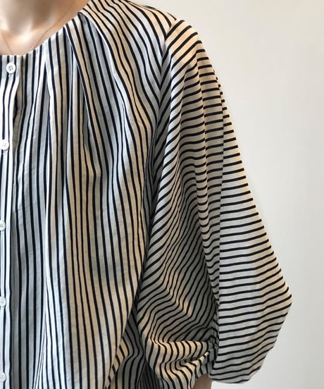 twist sleeve striped blouse　hm1682