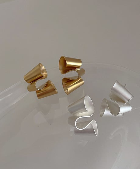 asymmetry twist pierce / 2color　hm1223