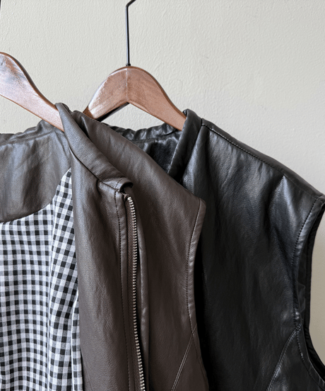 faux leather vest / 2color　hm2764
