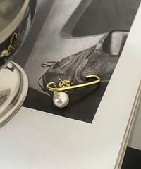 one ear pin pierce　hm1549