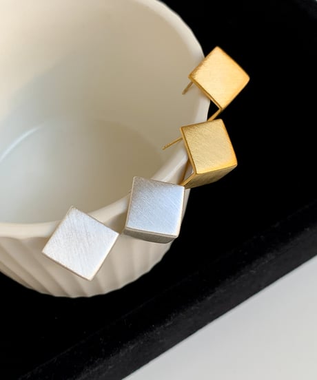 cube pierce / 2color　hm1222