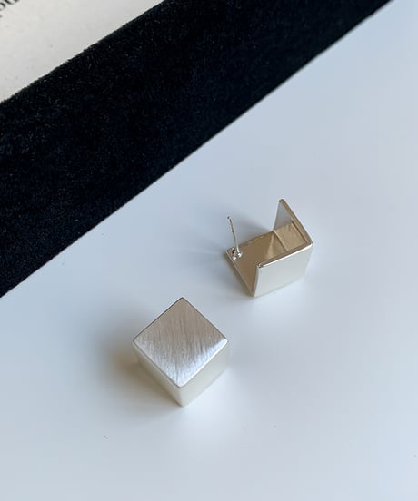cube pierce / 2color　hm1222