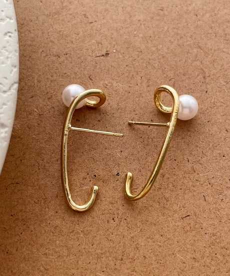 one ear pin pierce　hm1549