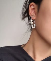 safety pin pearl stone pierce　hm1956