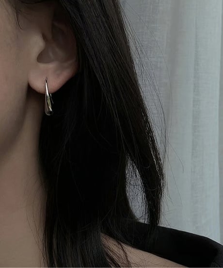 teardrop twist pierce / 2color　hm2129