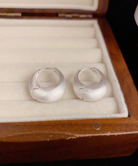 modern drop  pierce / 2color　hm2513