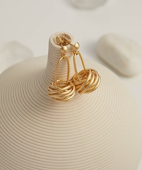 twisted hoop pierce / 2color　hm2156