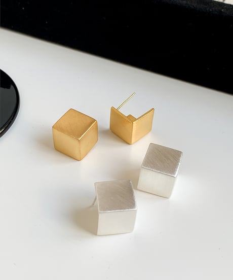 cube pierce / 2color　hm1222
