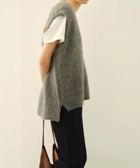 deep v-neck knit vest / 2color　hm1851