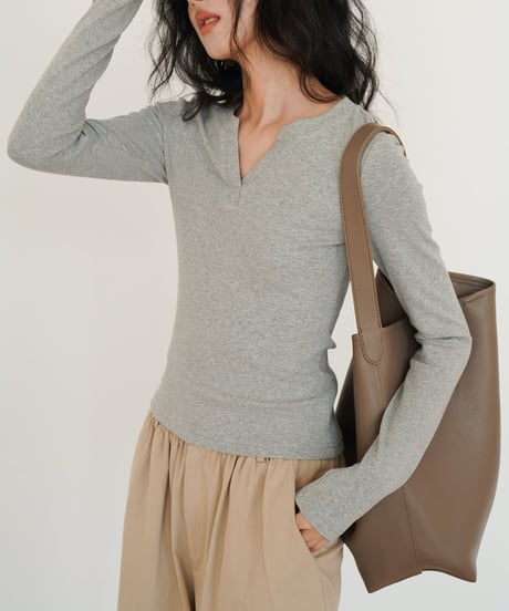 v-cut neck cutsew / 2color　hm2028