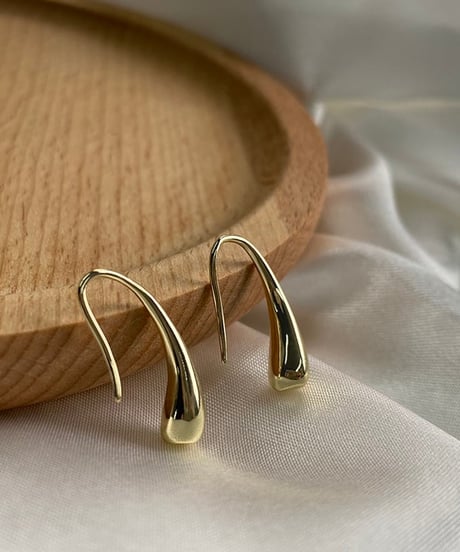 teardrop twist pierce / 2color　hm2129