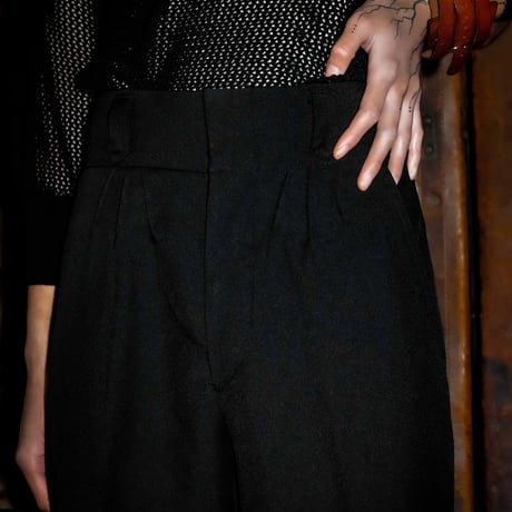 PINTUCK MEGA FLARE SLACKS 【BLACK】