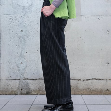 MIX TUCK DESIGN WIDE STRIPE SLACKS【BLACK】